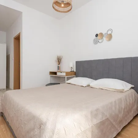Beautiful In With Kitchen Apartment