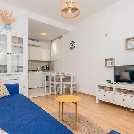 1 Bedroom Awesome In Lägenhet